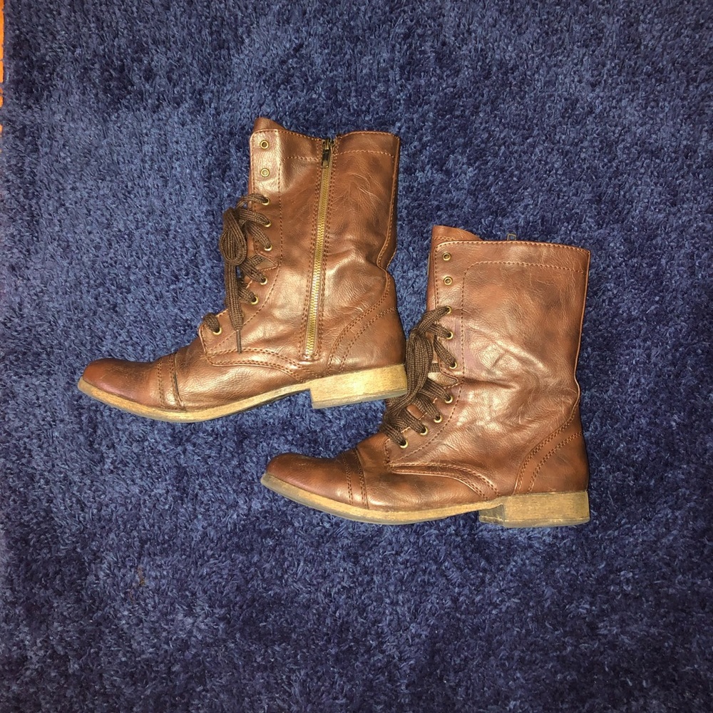 Combat boots